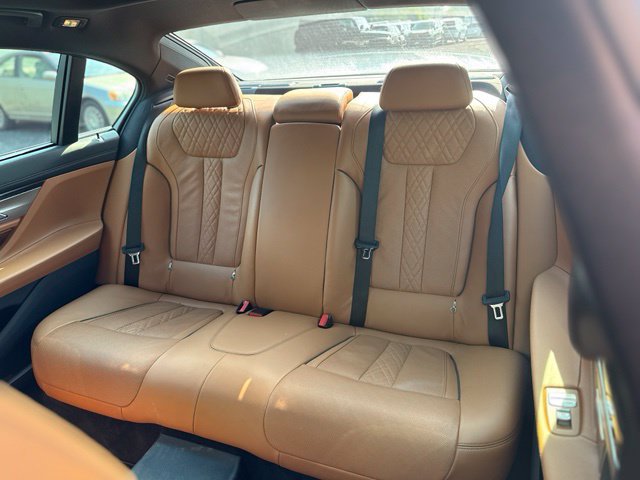 Used 2020 BMW 750i xDrive w/ Executive Package AWD/4WD image 33