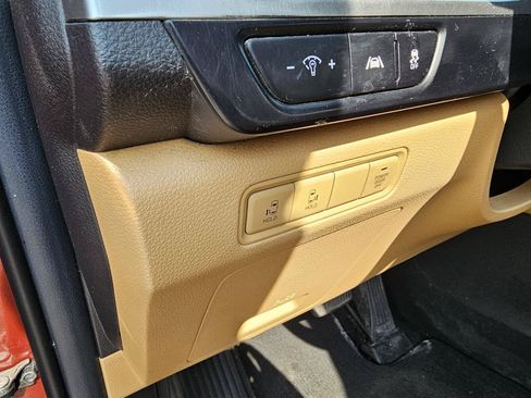 Used 2022 Kia Carnival LX FWD image 18