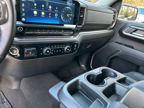 Used 2025 Chevrolet Silverado 1500 LT image 18