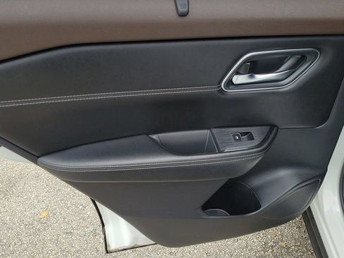 Used 2021 Nissan Rogue SL FWD image 18