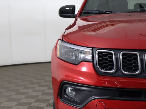 Used 2025 Jeep Compass Latitude AWD/4WD image 11