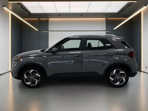 Used 2022 Hyundai Venue SEL w/ Cargo Package FWD image 2