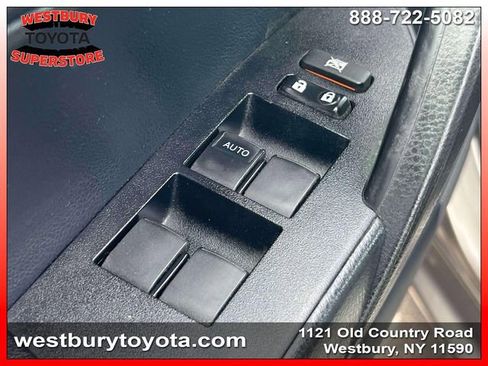 Used 2018 Toyota Corolla SE FWD image 18