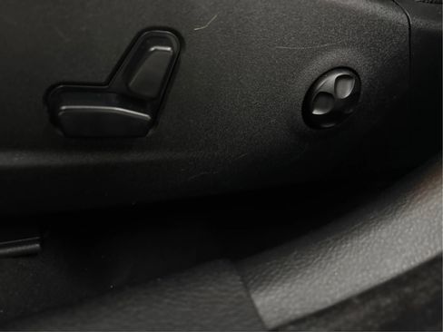 Used 2011 Chrysler 300 Limited image 25