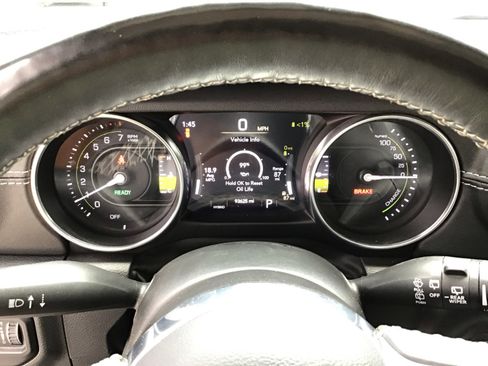Used 2022 Jeep Wrangler Unlimited Sahara w/ Cold Weather Group AWD/4WD image 19