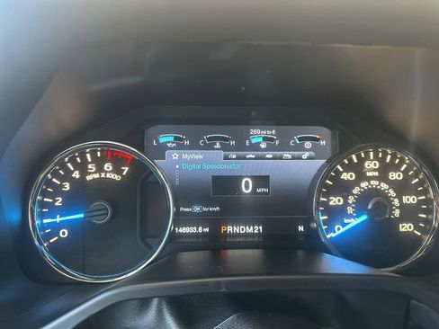 Used 2015 Ford F150 Platinum w/ Equipment Group 701A Luxury AWD/4WD image 6