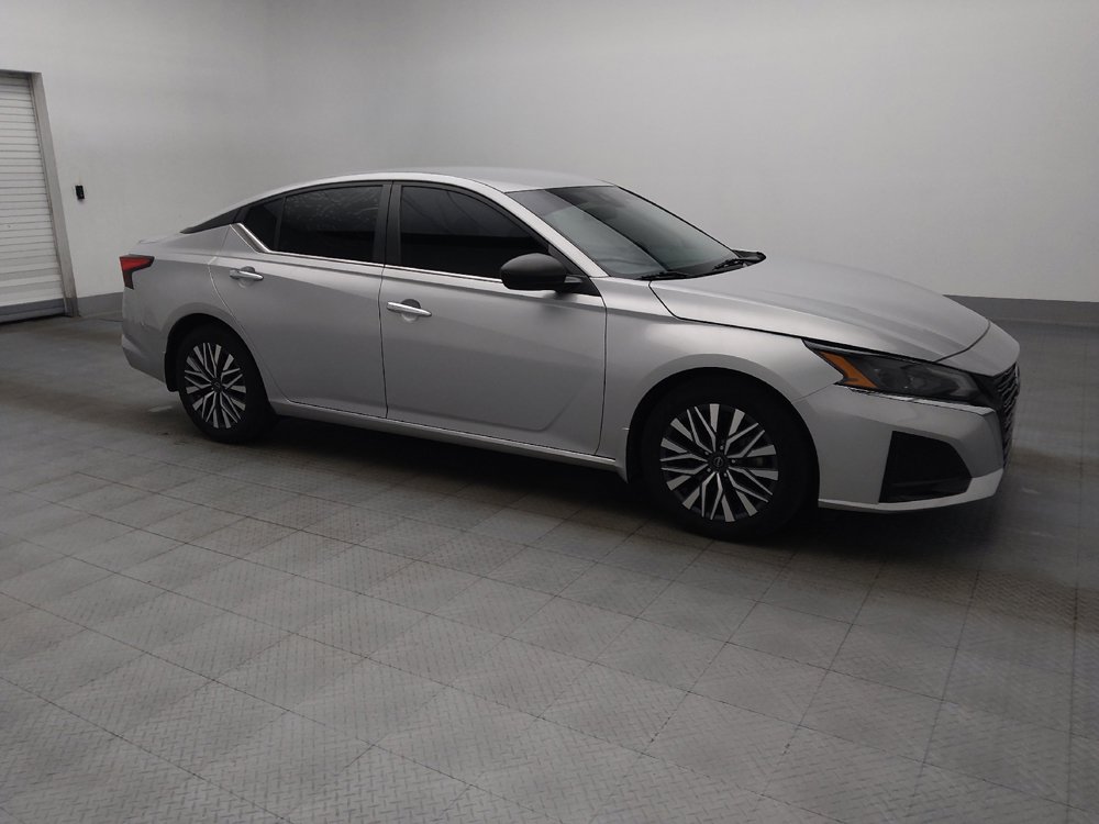 Used 2024 Nissan Altima 2.5 SV FWD image 11