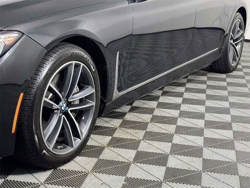 Used 2022 BMW 750i xDrive image 12