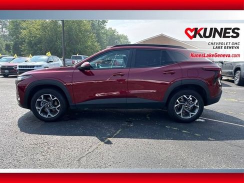 Used 2025 Chevrolet Trax LT w/ LT Convenience Package FWD image 10