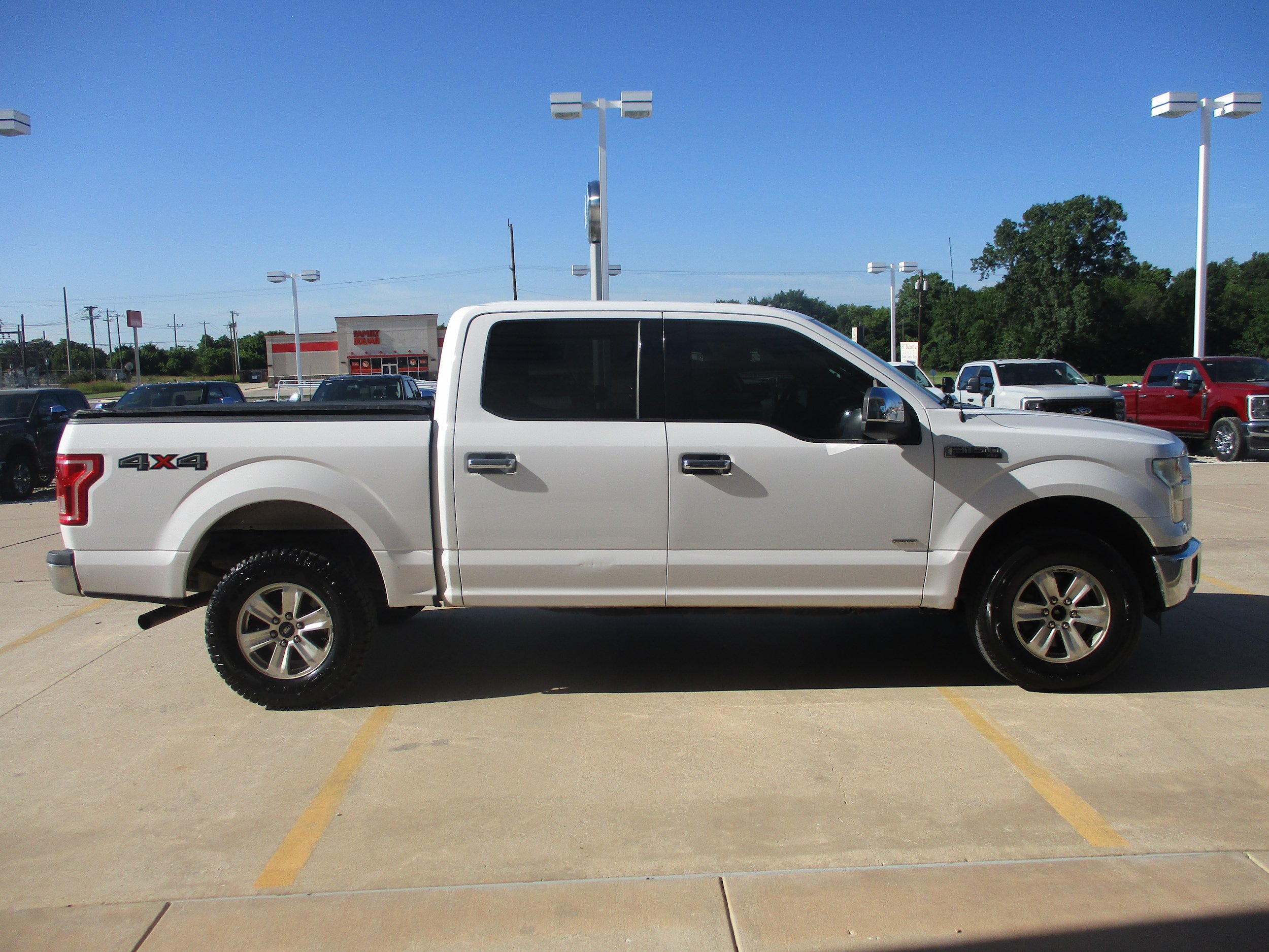 Used 2016 Ford F150 XLT AWD/4WD image 11