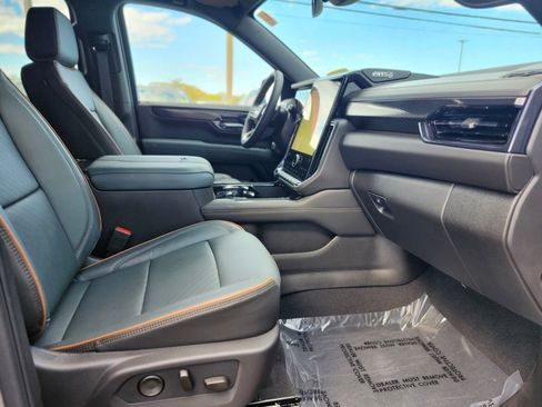 Used 2026 GMC Yukon XL AT4 AWD/4WD image 9
