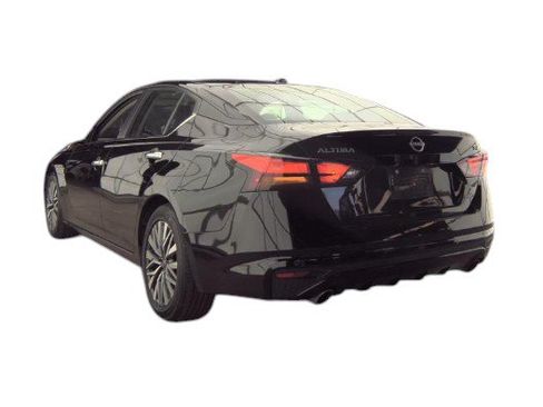 Used 2023 Nissan Altima 2.5 SV w/ SV Premium Package AWD/4WD image 9