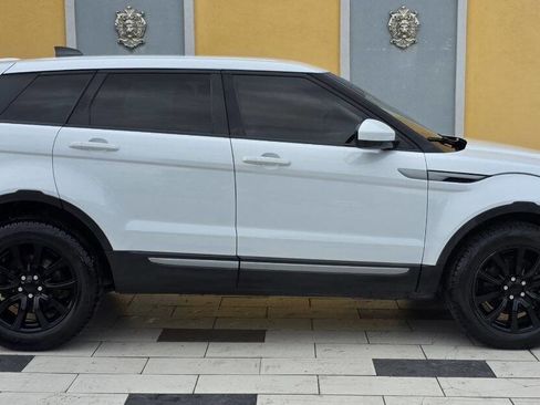 Used 2019 Land Rover Range Rover Evoque SE Premium image 4