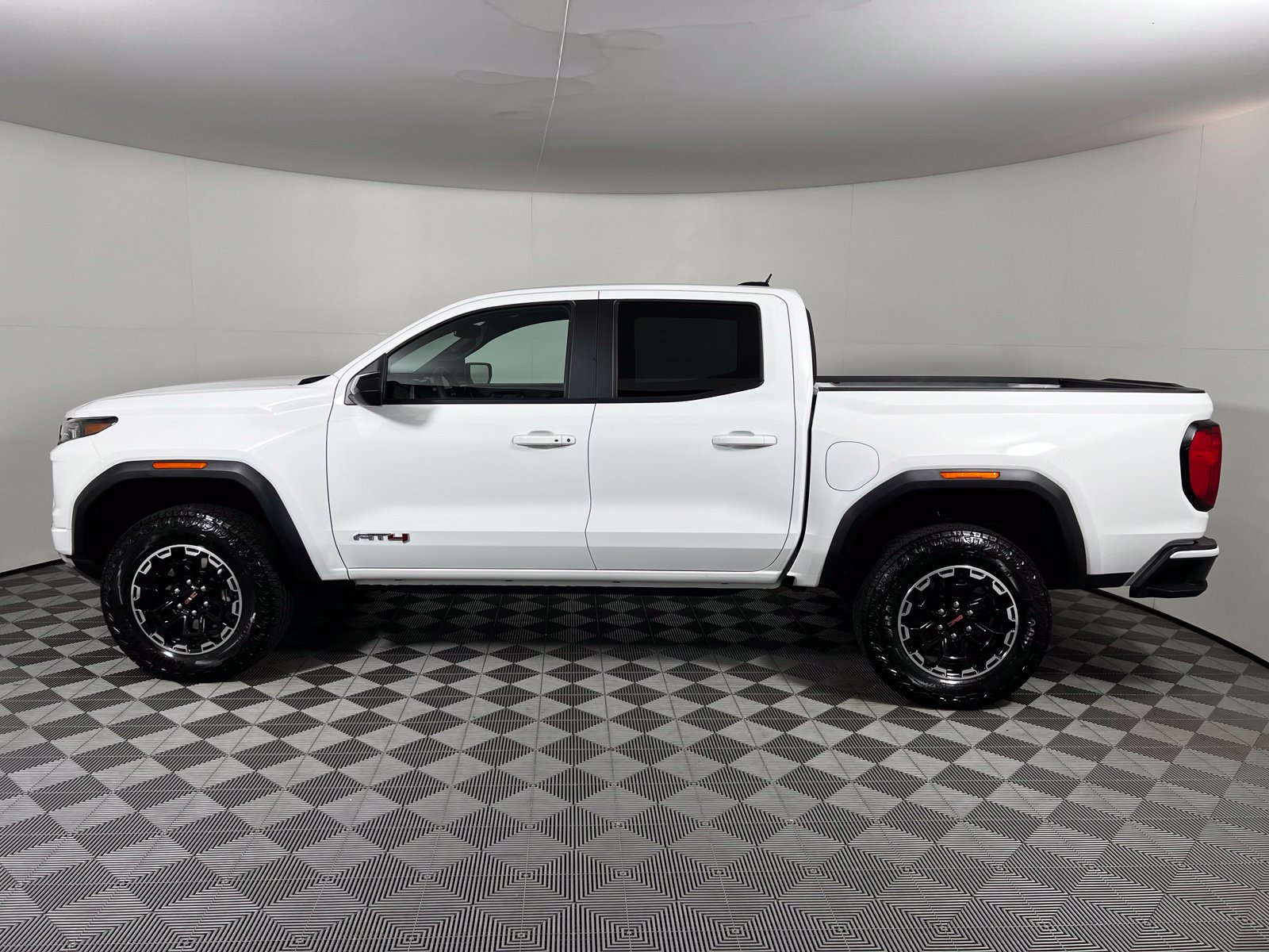 Used 2026 GMC Canyon AT4 AWD/4WD image 8