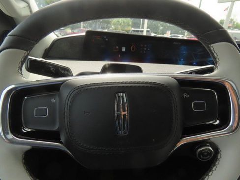 Used 2025 Lincoln Navigator Reserve AWD/4WD image 27