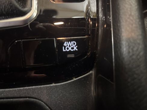 Used 2023 Jeep Compass Latitude image 21