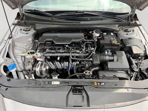 Used 2024 Hyundai Elantra SEL FWD image 9