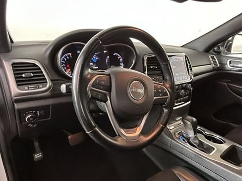 Used 2020 Jeep Grand Cherokee Altitude AWD/4WD image 13