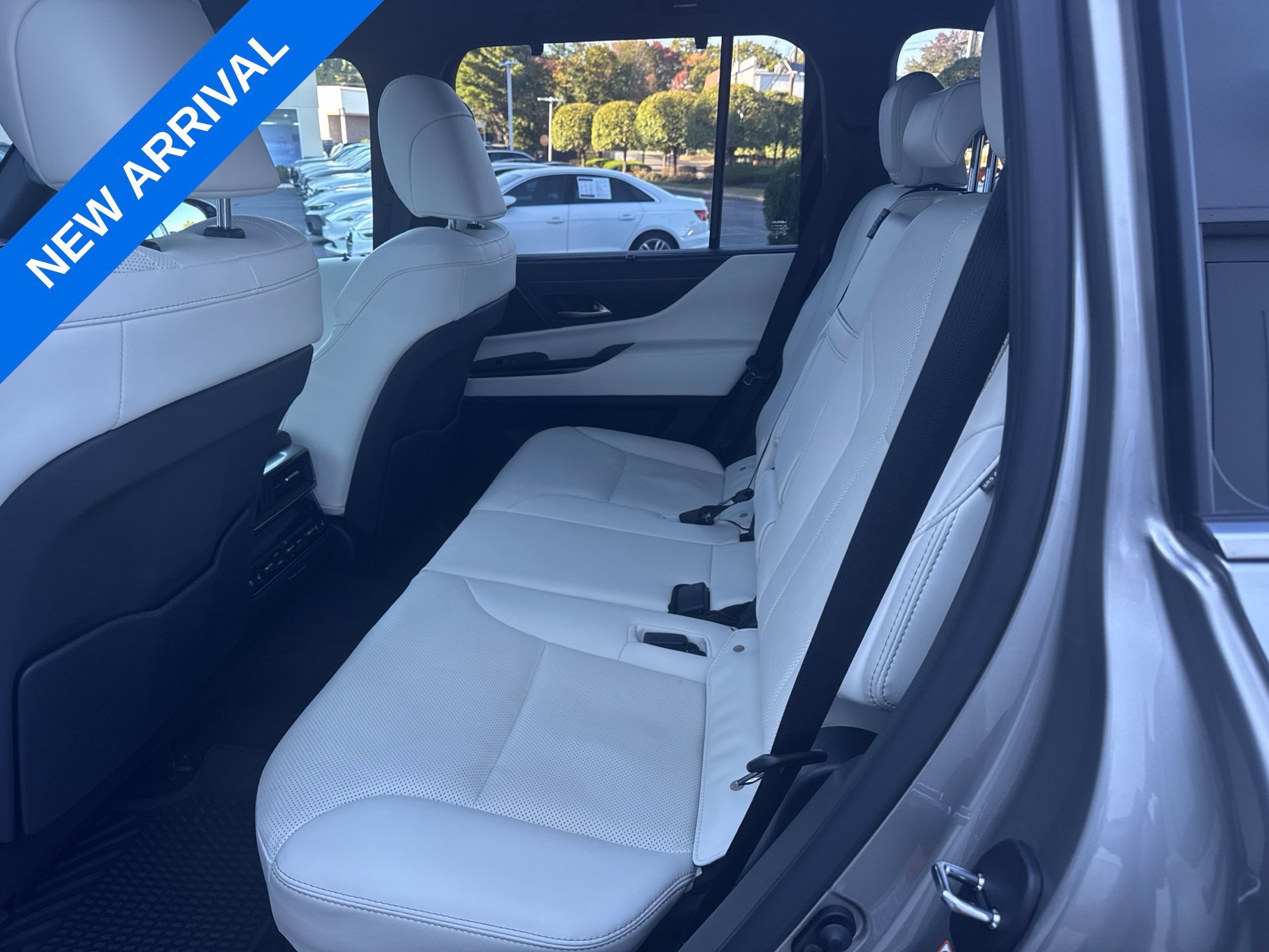 Used 2026 Lexus LX 700h Luxury w/ Accessory Package (Z1) AWD/4WD image 9