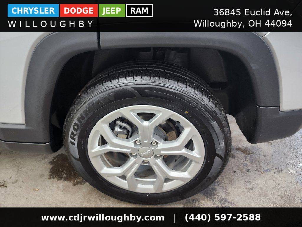 Used 2024 Jeep Compass Latitude AWD/4WD image 37