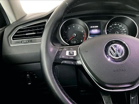 Used 2018 Volkswagen Tiguan SEL AWD/4WD image 24