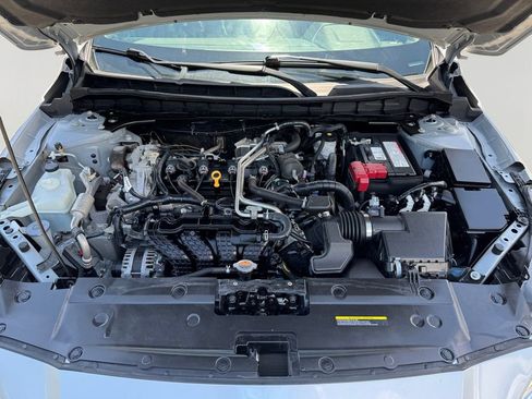 Used 2024 Nissan Altima 2.5 SV FWD image 9