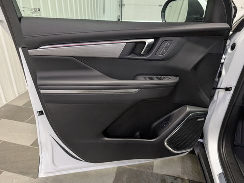 Used 2025 Buick Enclave Preferred image 13