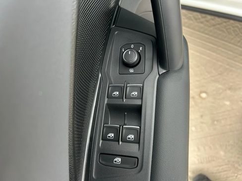 New 2026 Volkswagen Tiguan SE R-Line image 24