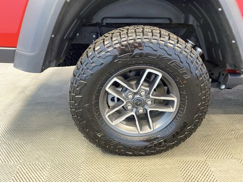 Certified 2024 Jeep Gladiator Mojave w/ Technology Group image 33