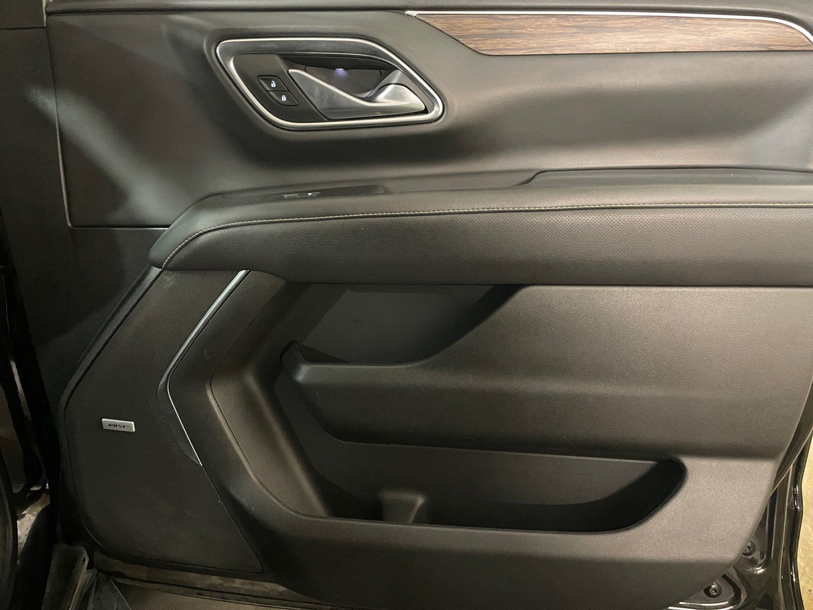 Used 2023 Chevrolet Suburban Premier AWD/4WD image 28