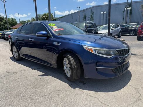Used 2017 Kia Optima LX w/ Driver Convenience Package FWD image 3