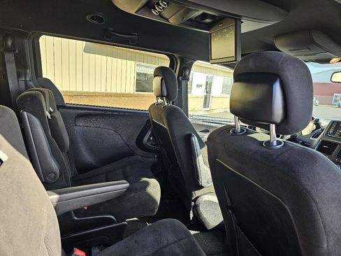 Used 2016 Dodge Grand Caravan SE image 22