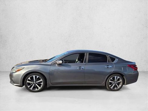 Used 2017 Nissan Altima 2.5 SR FWD image 8