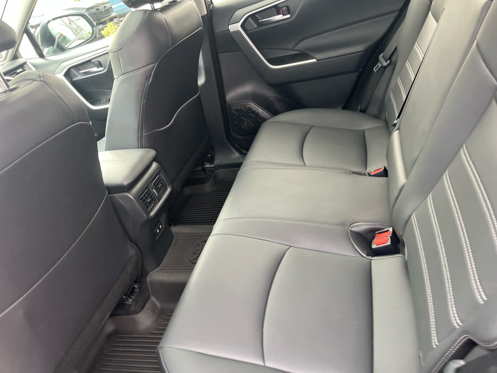 Used 2021 Toyota RAV4 XLE Premium AWD/4WD image 10