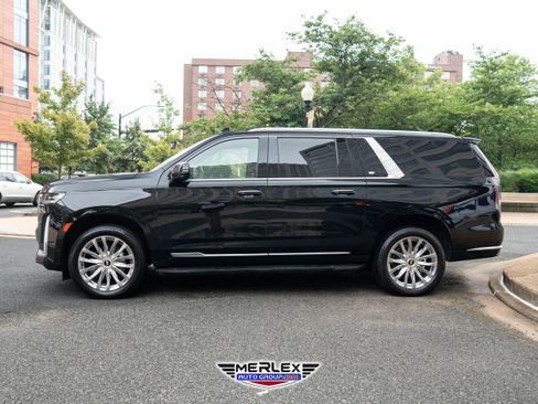 Used 2022 Cadillac Escalade ESV Premium Luxury image 4