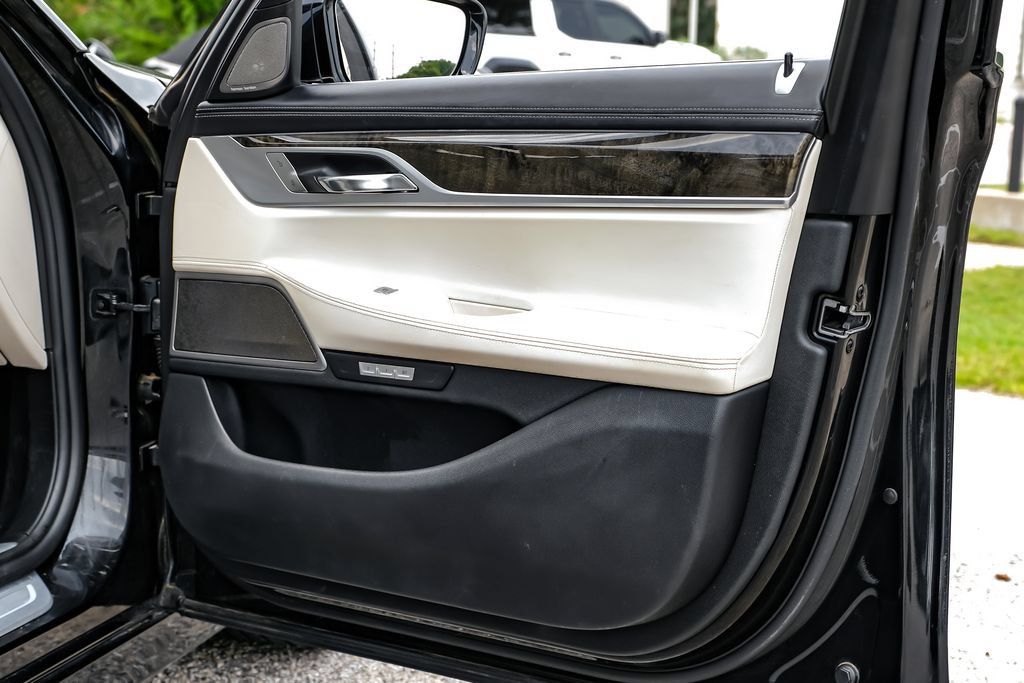 Used 2018 BMW 740i RWD image 38