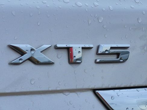 Used 2022 Cadillac XT5 Premium Luxury FWD image 13