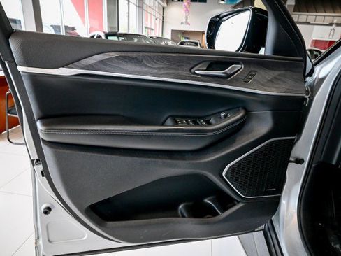 Used 2021 Jeep Grand Cherokee L Limited image 15