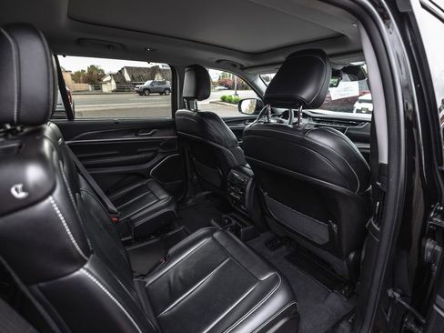 Used 2023 Jeep Grand Cherokee L Limited w/ Luxury Tech Group II AWD/4WD image 32