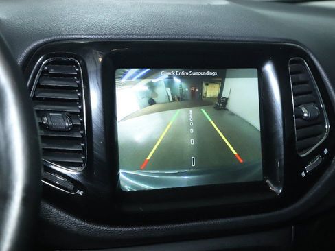 Used 2018 Jeep Compass Limited w/ Navigation Group image 31