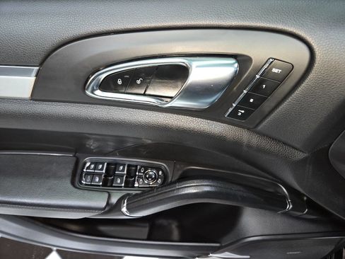 Used 2013 Porsche Cayenne GTS image 76