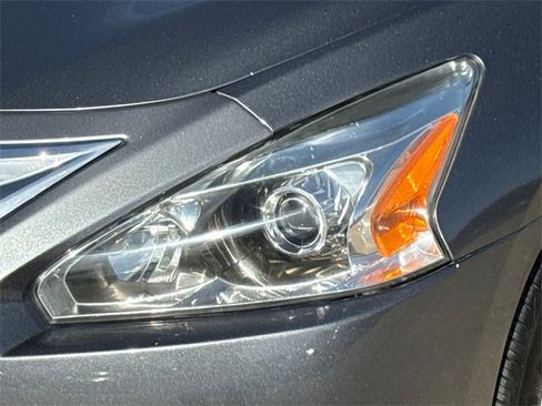 Used 2015 Nissan Altima 2.5 SV w/ Convenience Package image 4