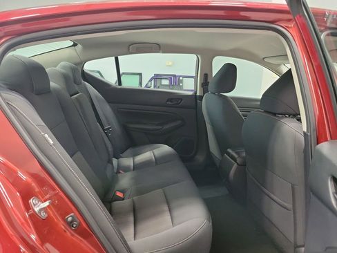 Used 2024 Nissan Altima 2.5 SV FWD image 15