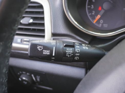 Used 2015 Jeep Grand Cherokee Altitude image 18