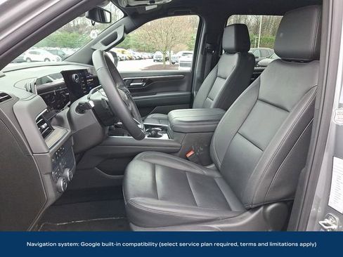 Used 2025 Chevrolet Suburban Z71 image 2