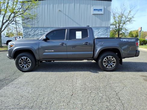 Used 2022 Toyota Tacoma TRD Sport w/ Technology Package AWD/4WD image 13