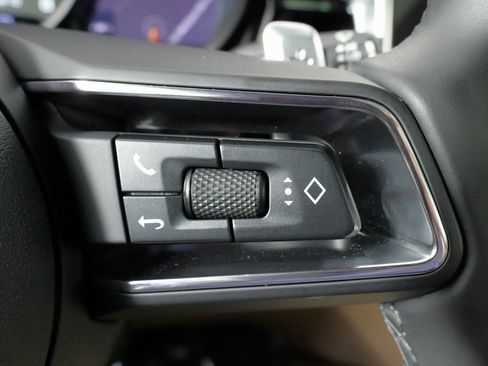 Used 2025 Porsche Macan image 53