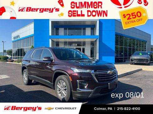 Used 2023 Chevrolet Traverse LT FWD image 1