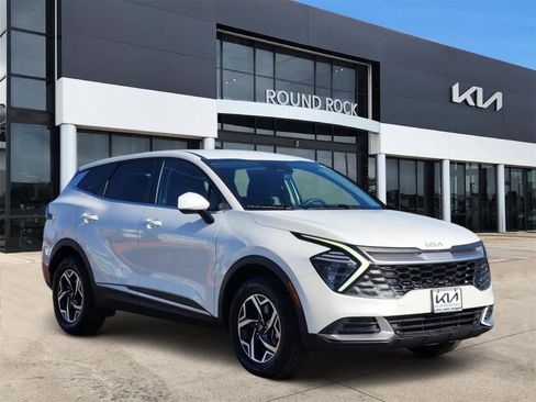 Certified 2024 Kia Sportage LX image 3