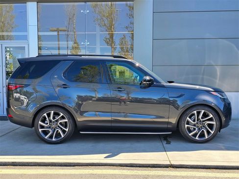 New 2025 Land Rover Discovery S image 7